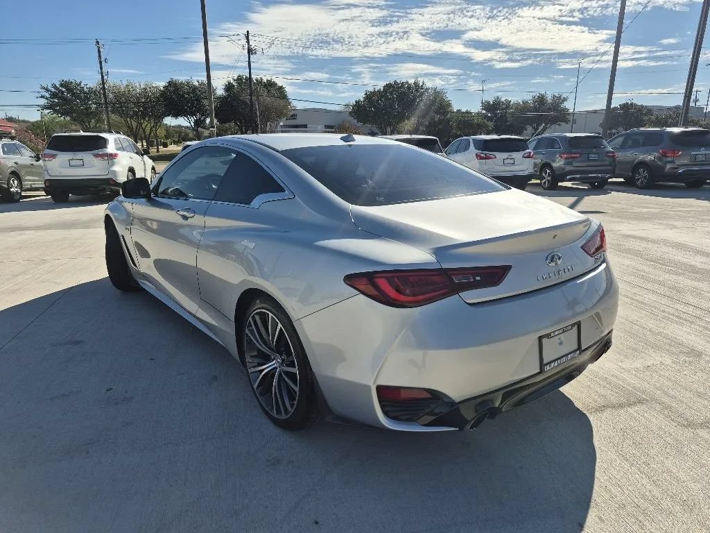 Used 2017 INFINITI Q60 2.0t w/ Moonroof Package RWD image 8
