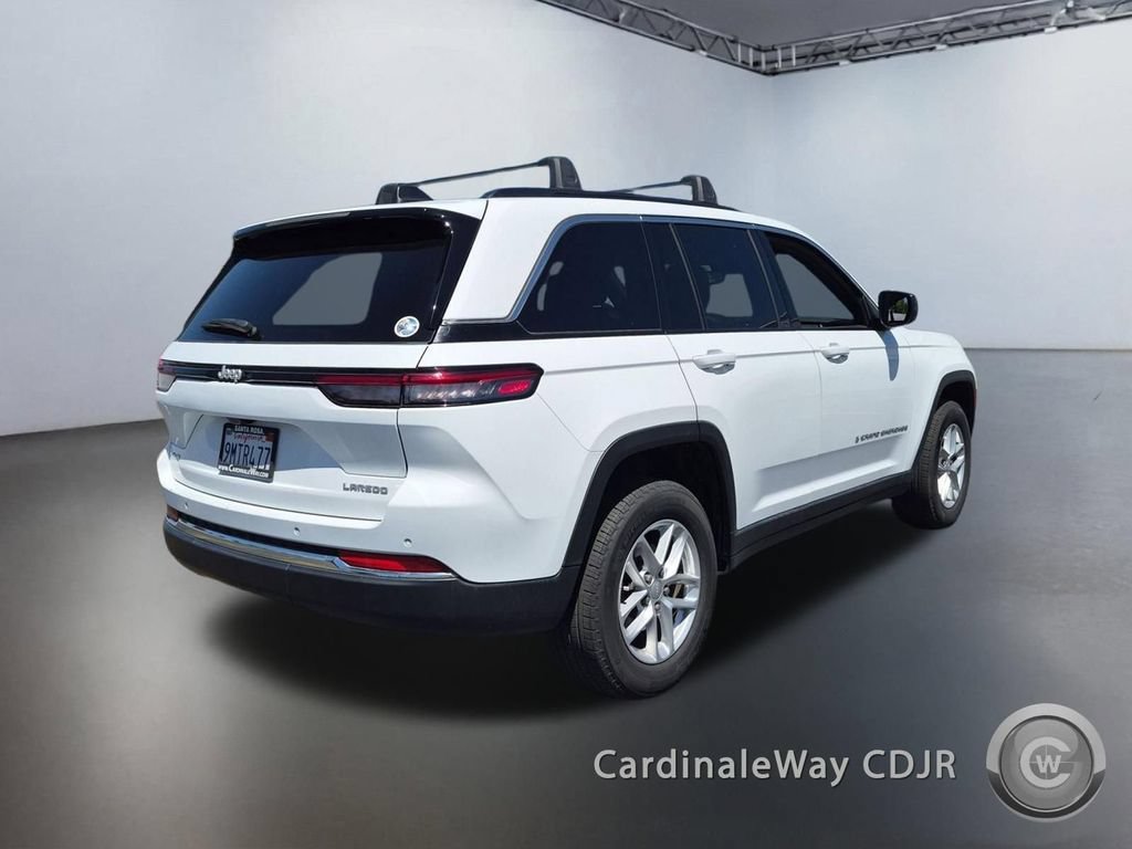 Used 2024 Jeep Grand Cherokee Laredo X AWD/4WD image 3