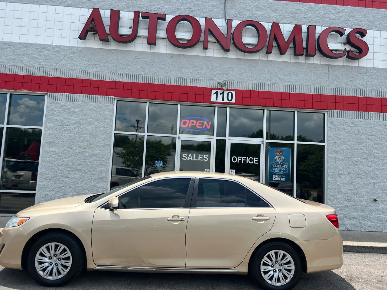 Used 2012 Toyota Camry LE FWD image 3