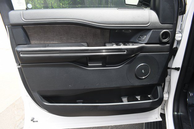 Used 2019 Ford Expedition Limited w/ Equipment Group 302A AWD/4WD image 13