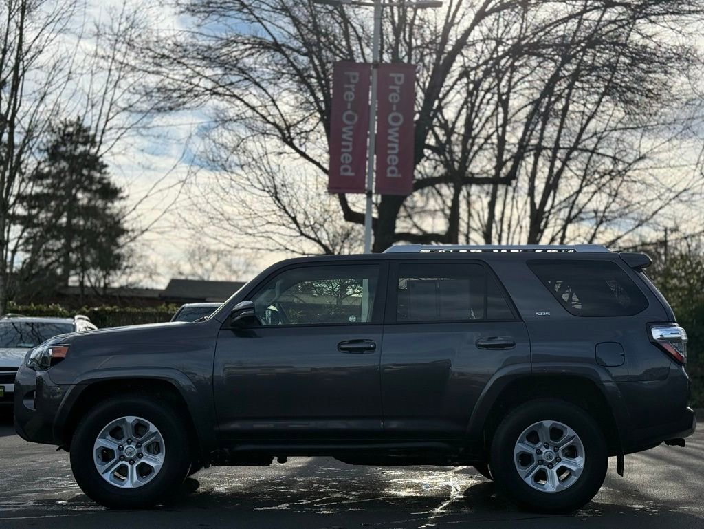 Used 2017 Toyota 4Runner SR5 Premium image 2