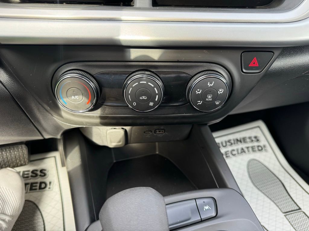 Certified 2025 Chevrolet Trax LS image 21