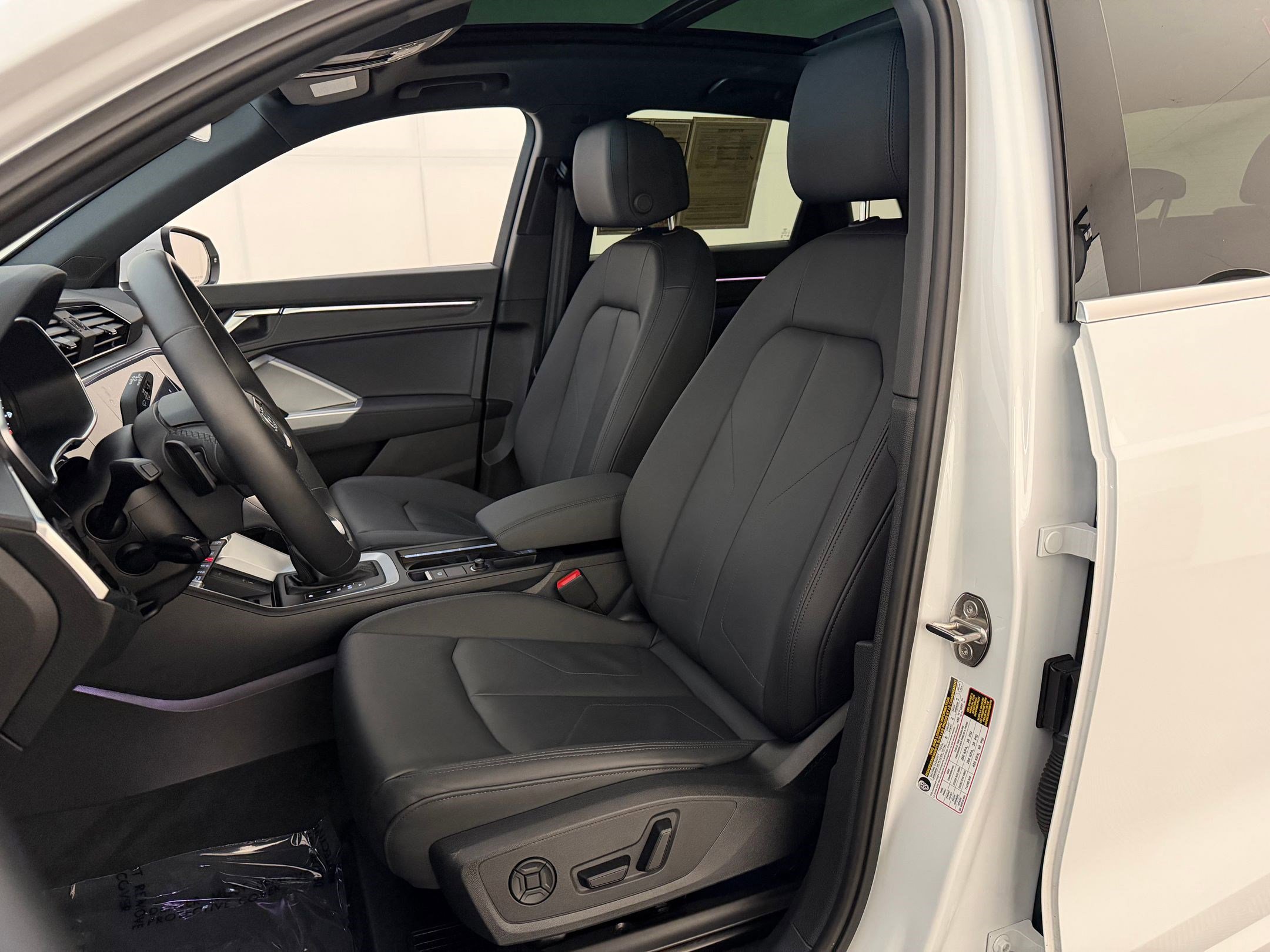 Certified 2025 Audi Q3 2.0T Premium Plus w/ Premium Plus Package image 5