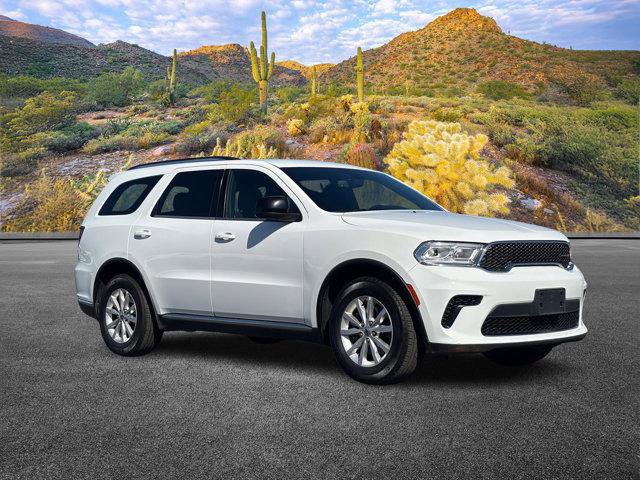 Used 2023 Dodge Durango SXT image 2