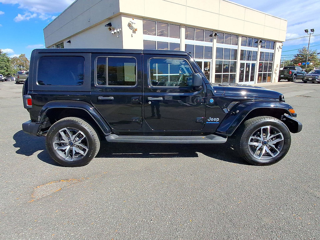 Used 2024 Jeep Wrangler Unlimited w/ Convenience Group AWD/4WD image 32