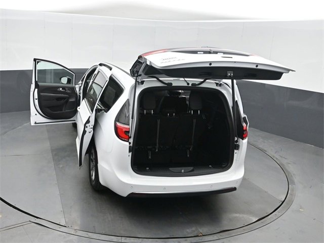 New 2026 Chrysler Pacifica Select image 50