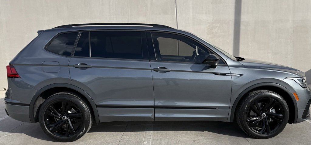 Used 2024 Volkswagen Tiguan SE R-Line image 3