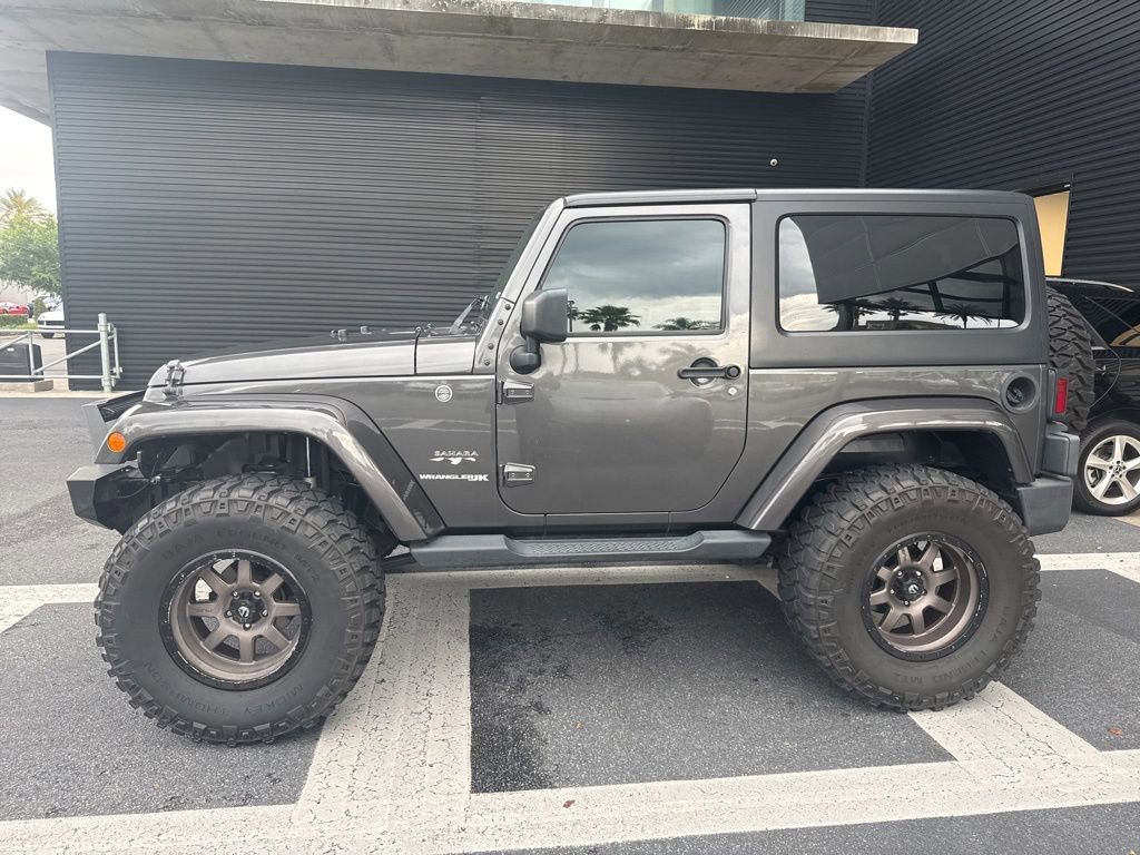 Used 2018 Jeep Wrangler Sahara w/ Connectivity Group AWD/4WD image 2