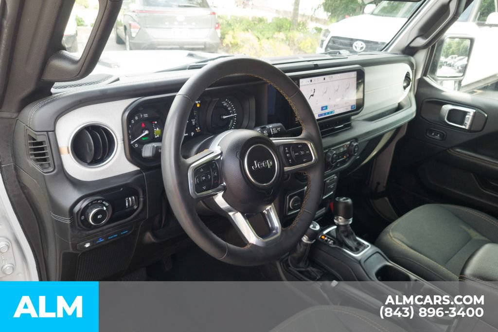 Used 2024 Jeep Wrangler Unlimited Sahara AWD/4WD image 14