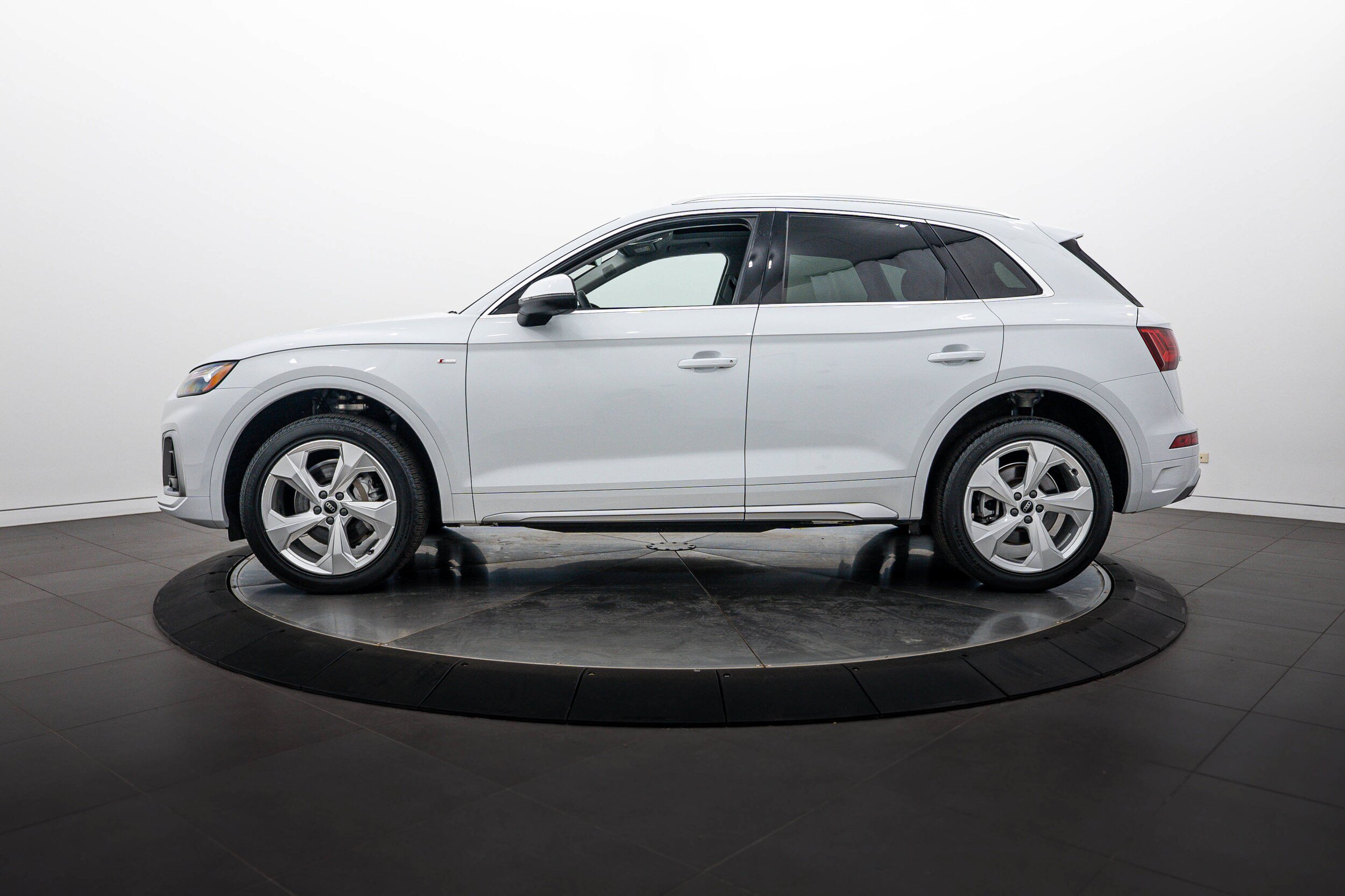 Certified 2023 Audi Q5 2.0T Premium Plus w/ Premium Plus Package AWD/4WD image 6