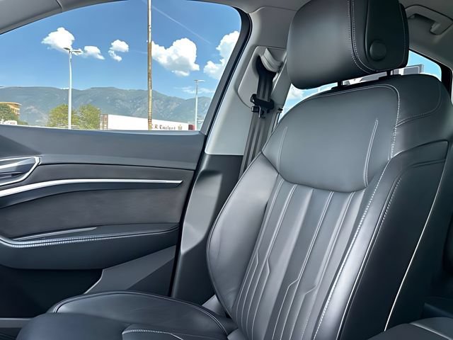 Used 2021 Audi e-tron Prestige w/ Prestige Package AWD/4WD image 38