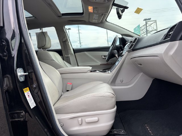 Used 2011 Toyota Venza AWD w/ Comfort Pkg image 9