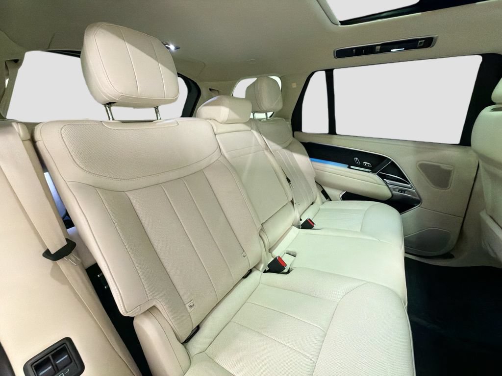 Certified 2023 Land Rover Range Rover Long Wheelbase SE AWD/4WD image 28