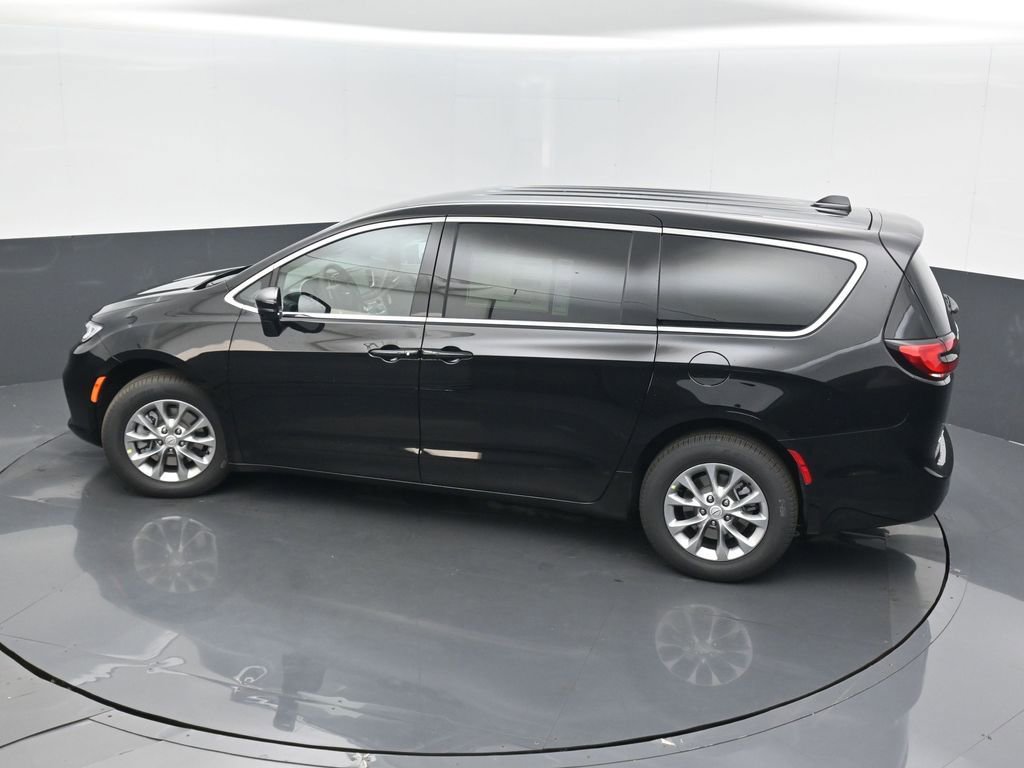 New 2026 Chrysler Pacifica Select image 34