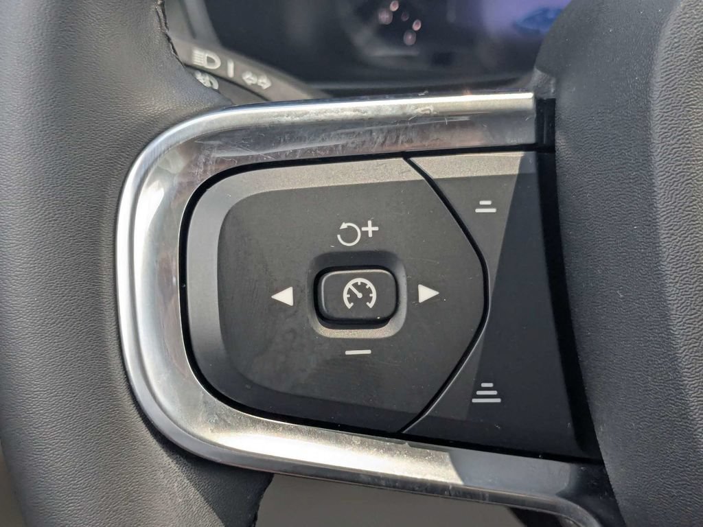 Certified 2026 Volvo XC40 B4 Plus w/ Protection Package Premier FWD image 34