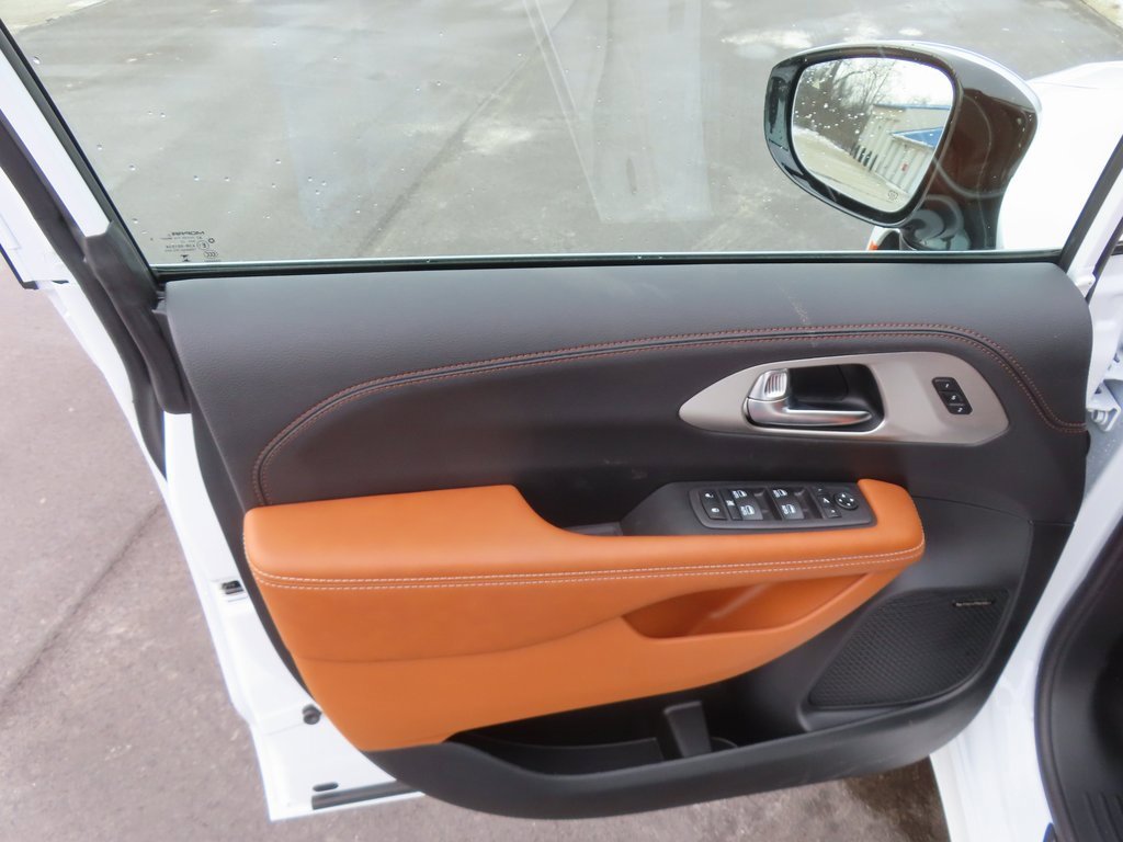 New 2026 Chrysler Pacifica Pinnacle w/ Trailer Tow Group image 24