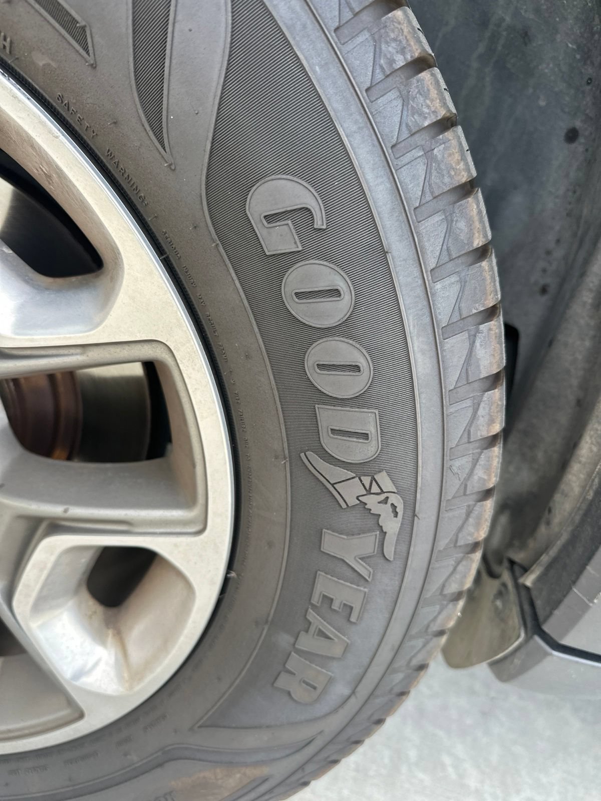 Used 2019 Jeep Cherokee Trailhawk w/ Cold Weather Group AWD/4WD image 12