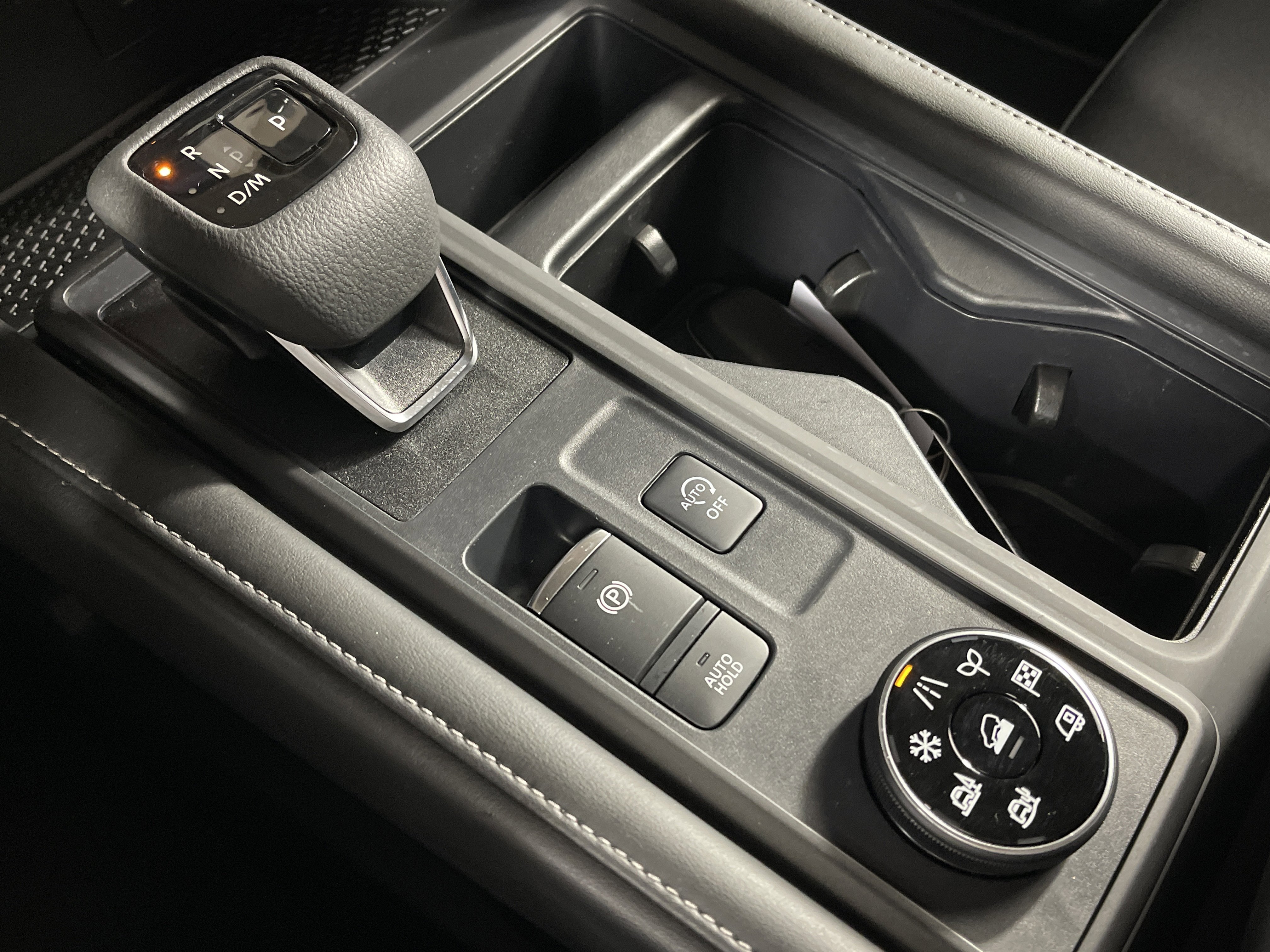 Used 2024 Nissan Pathfinder S image 26