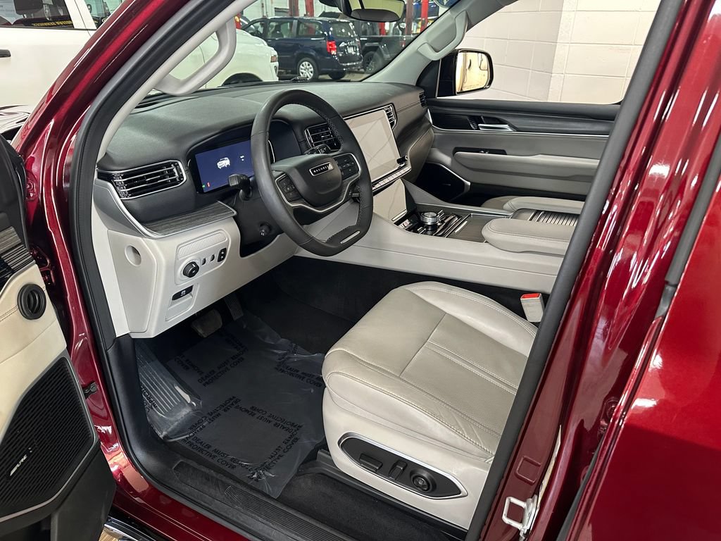 Certified 2024 Jeep Wagoneer Series III AWD/4WD image 9
