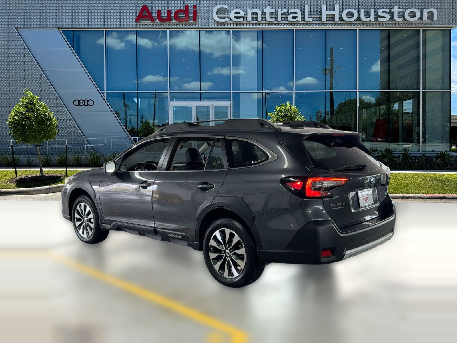 Used 2023 Subaru Outback Limited image 3