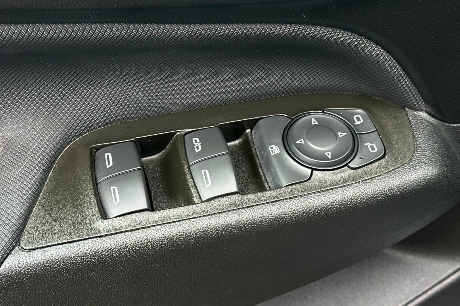 Used 2023 Chevrolet Equinox RS FWD image 12