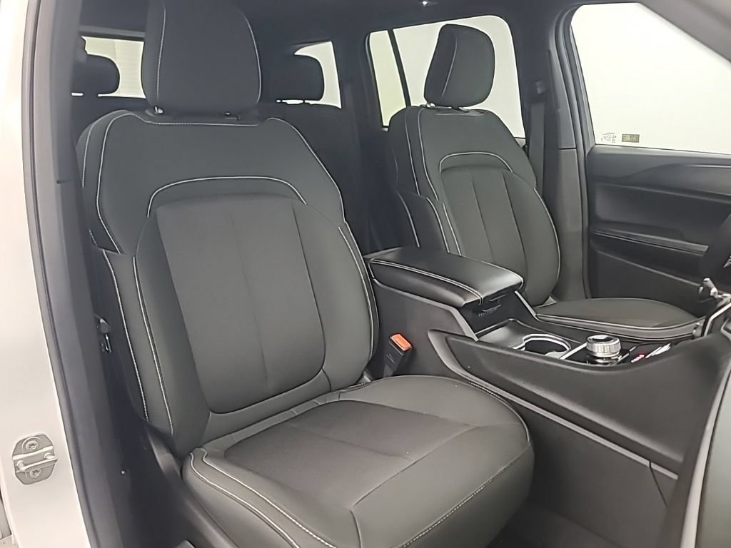 Used 2024 Jeep Grand Cherokee Laredo X AWD/4WD image 16