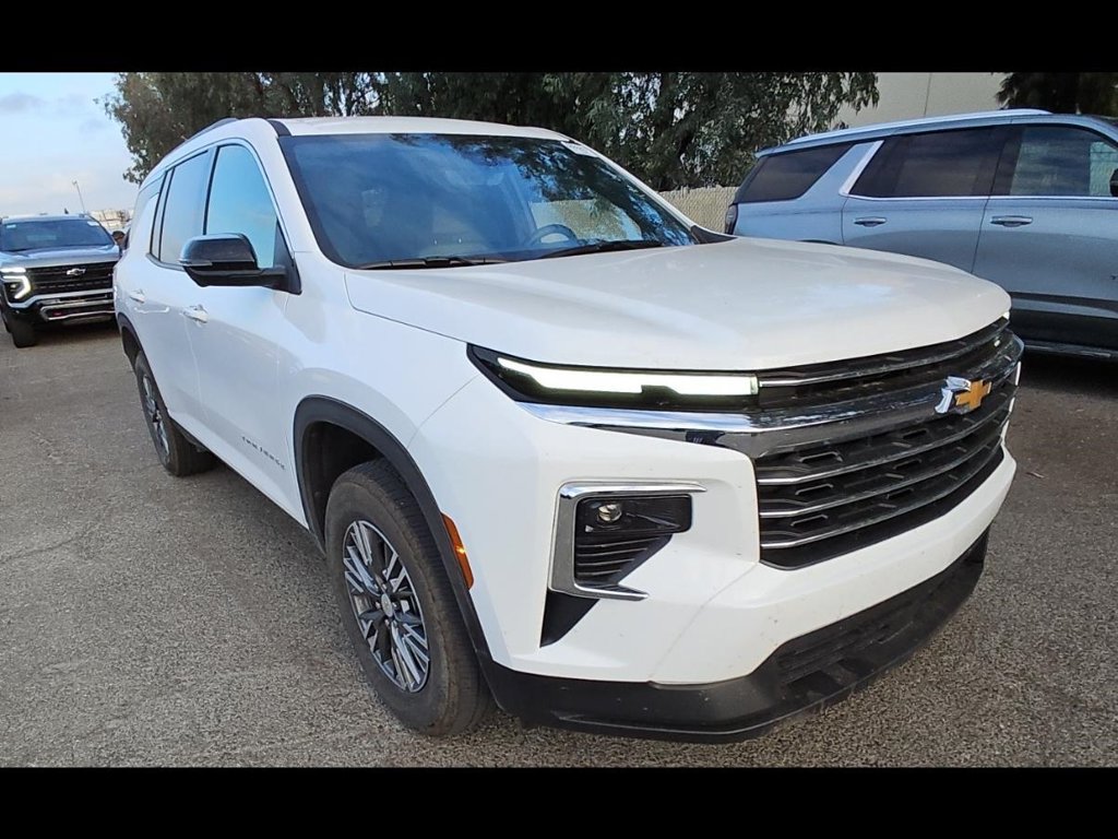 Used 2026 Chevrolet Traverse LT w/ Driver Confidence Package FWD image 2
