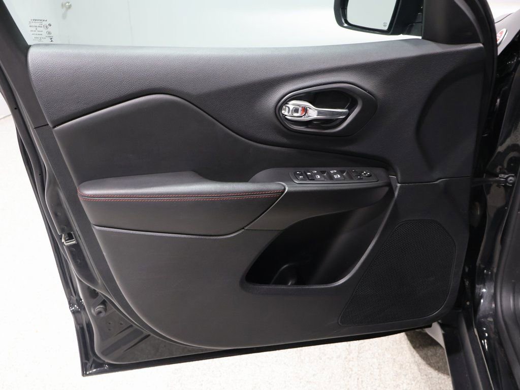 Used 2022 Jeep Cherokee Trailhawk w/ Comfort/Convenience Group image 12