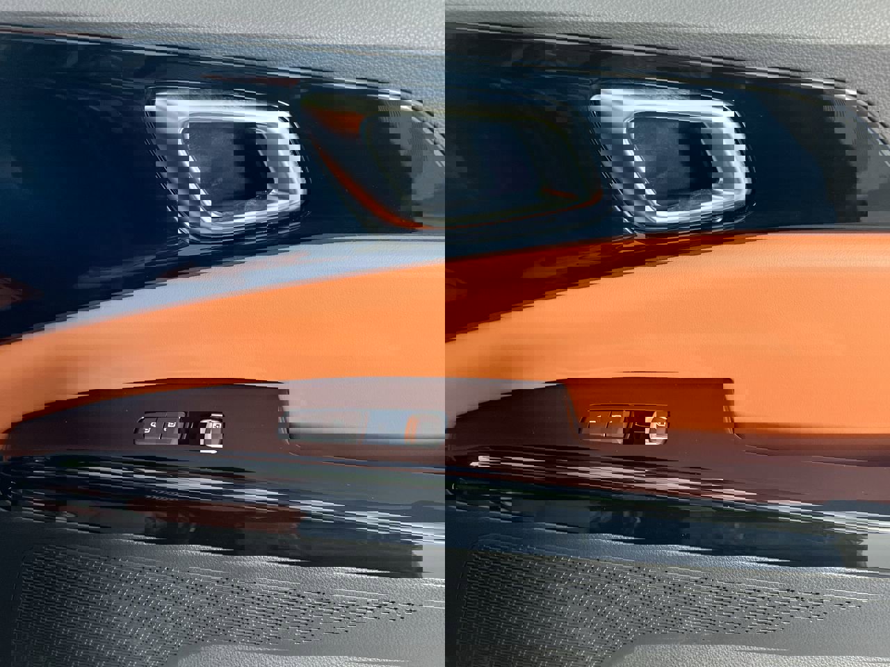 Used 2024 Kia Carnival SX Prestige image 32