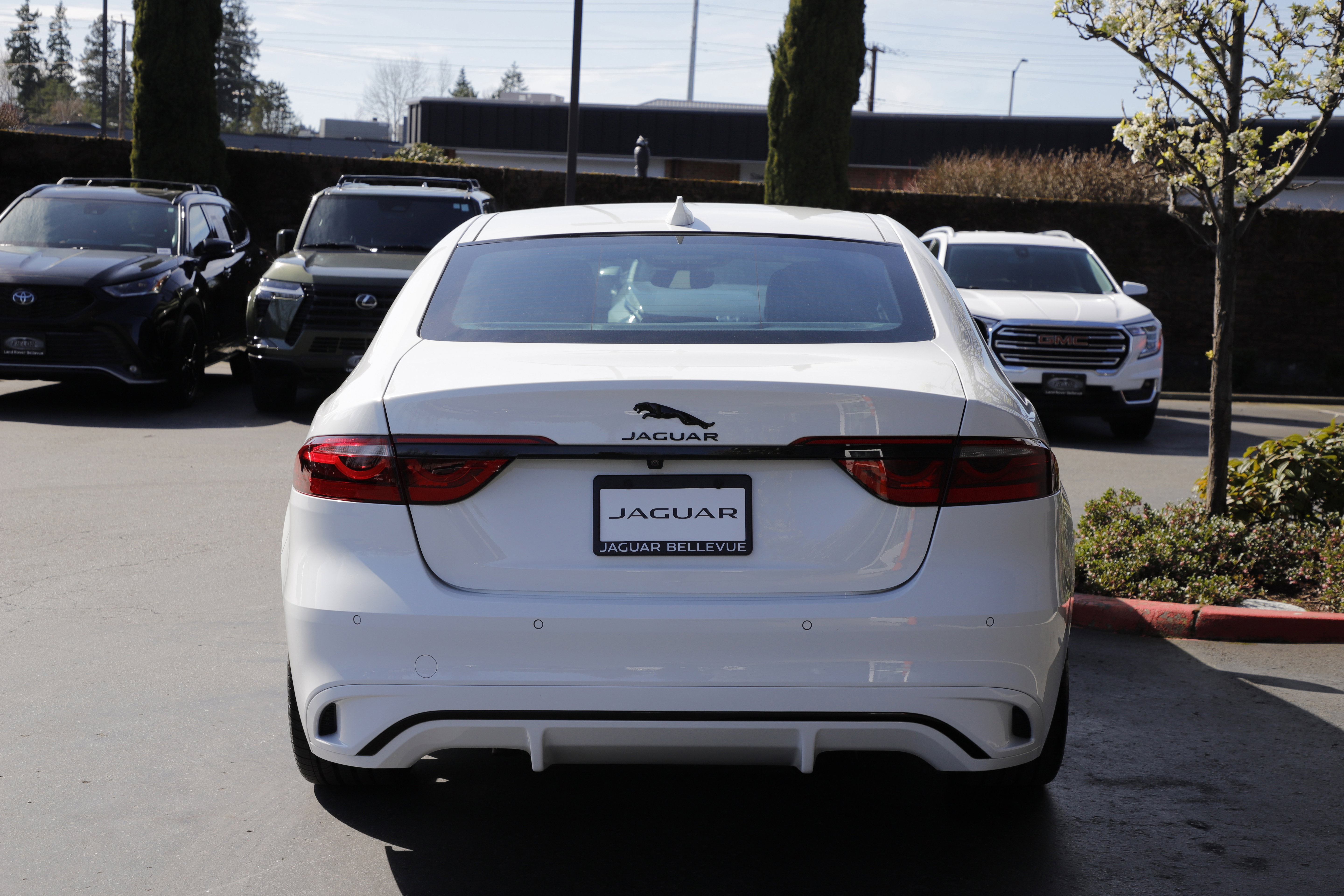 New 2024 Jaguar XF R-Dynamic SE image 5