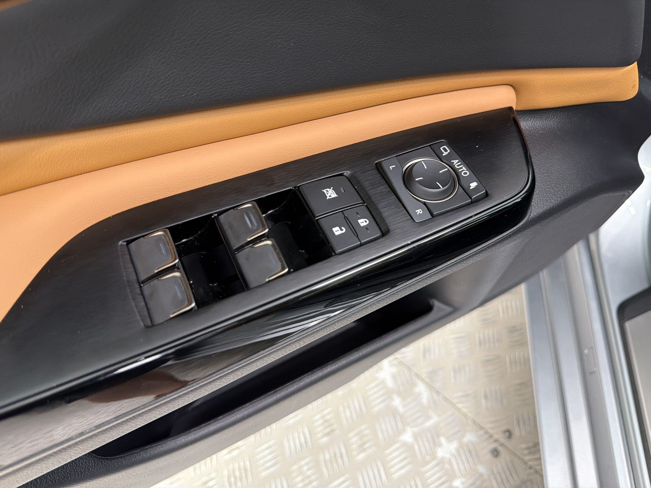 Certified 2025 Lexus ES 350 w/ Premium Package FWD image 33