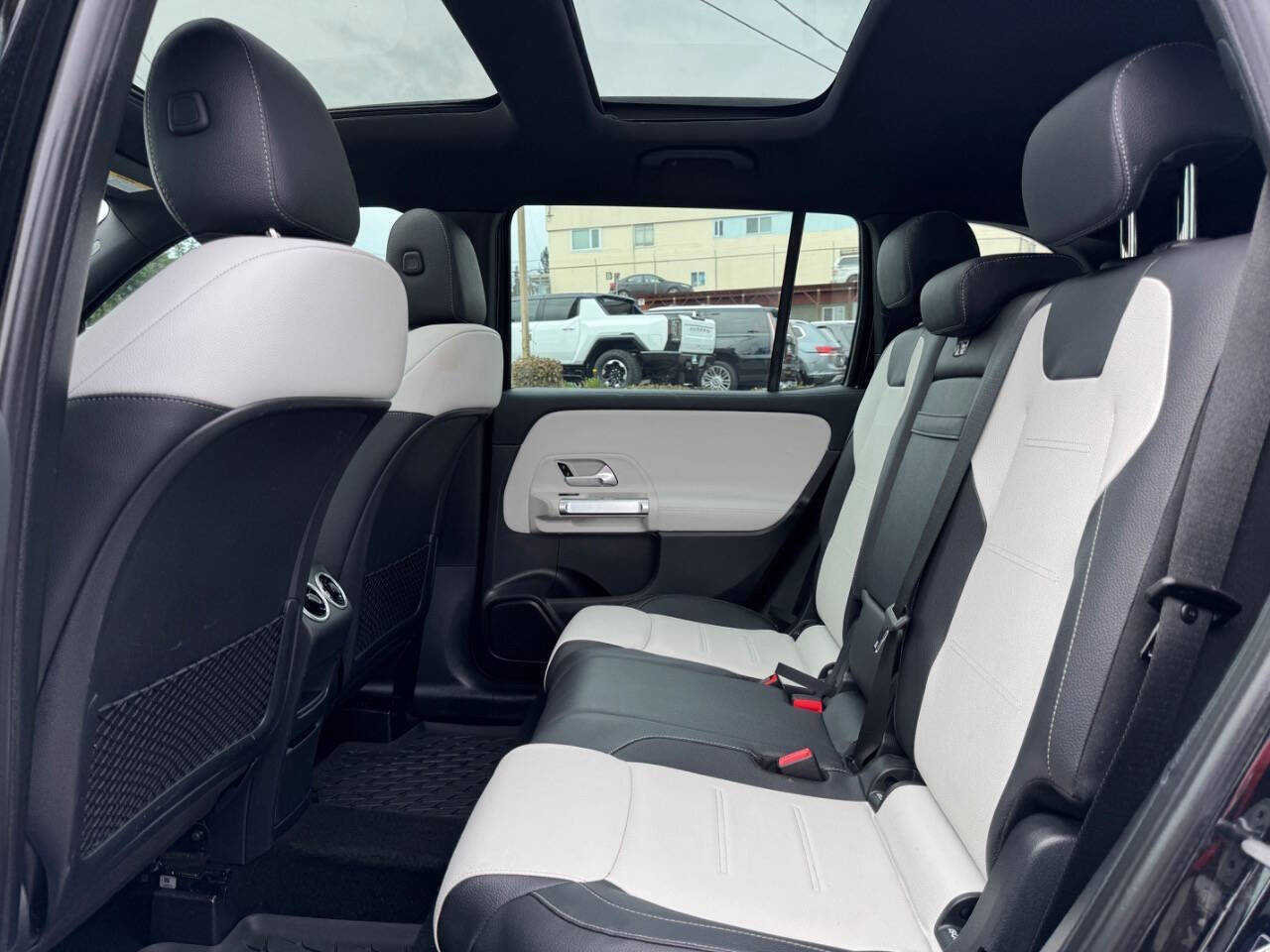 Used 2021 Mercedes-Benz GLB 35 AMG 4MATIC image 27