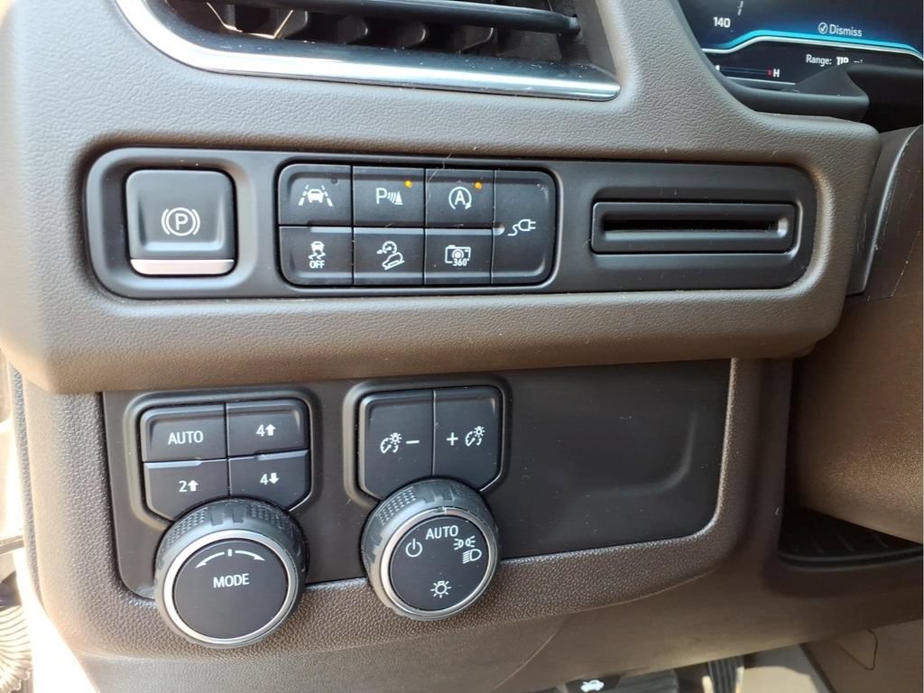 Used 2022 Chevrolet Tahoe Z71 w/ Luxury Package AWD/4WD image 18