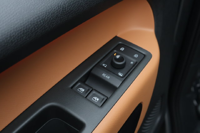 Certified 2025 Volkswagen ID. Buzz Pro S Plus AWD/4WD image 13