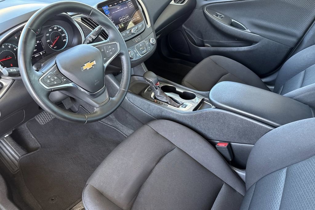 Used 2025 Chevrolet Malibu RS FWD image 5