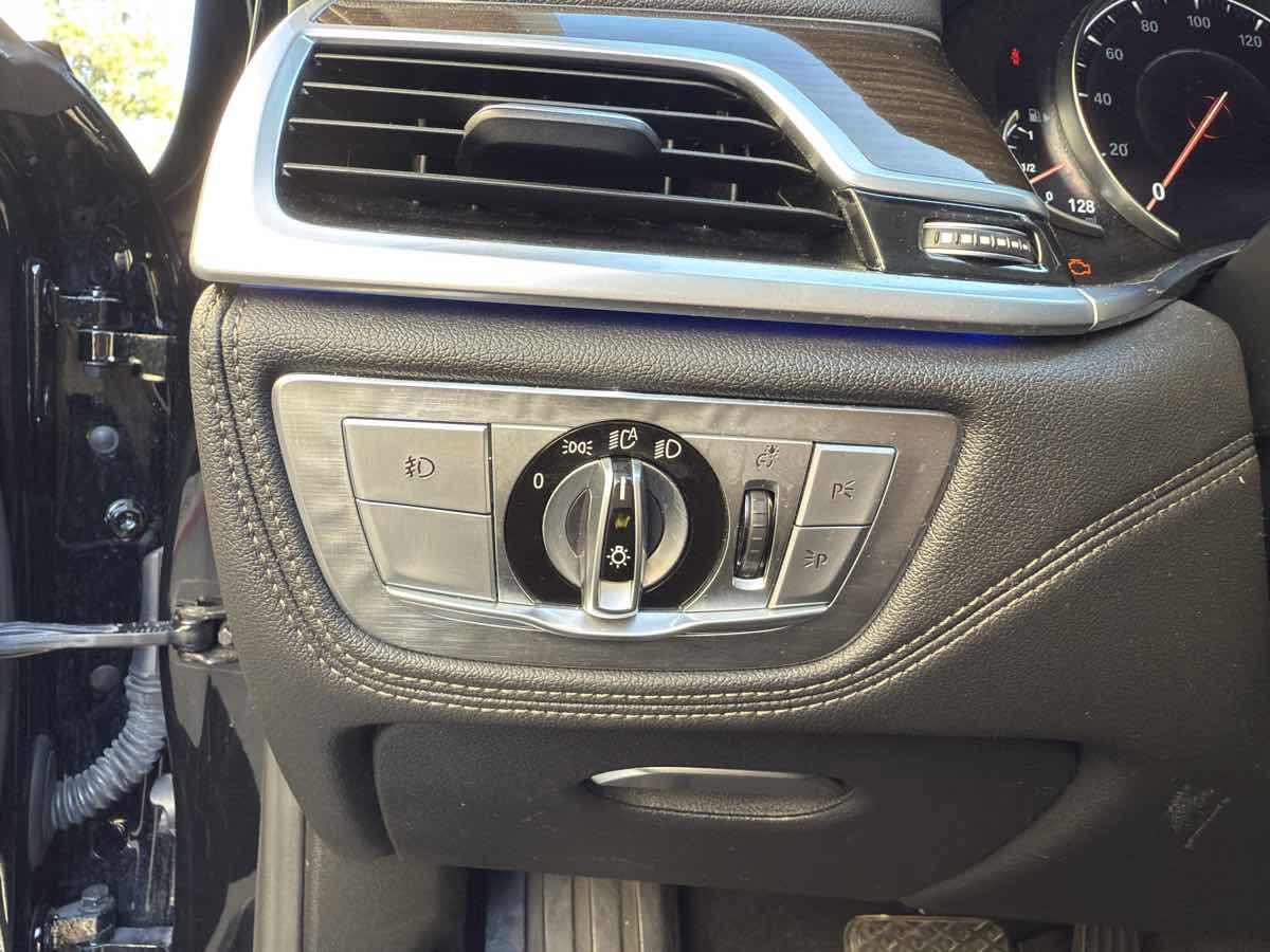 Used 2016 BMW 740i image 40