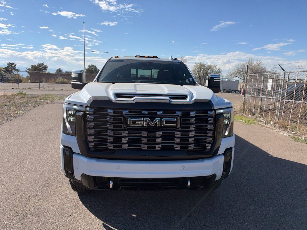 Used 2026 GMC Sierra 3500 Denali Ultimate AWD/4WD image 3