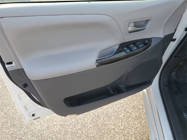 Used 2016 Toyota Sienna XLE Premium image 20