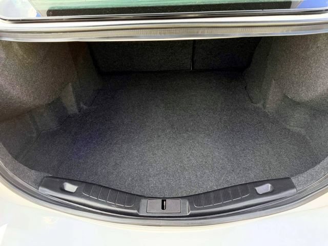 Used 2020 Ford Fusion SE w/ Equipment Group 151A FWD image 12