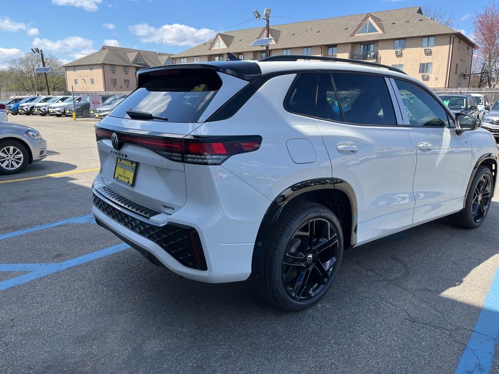 New 2026 Volkswagen Tiguan SE R-Line image 9
