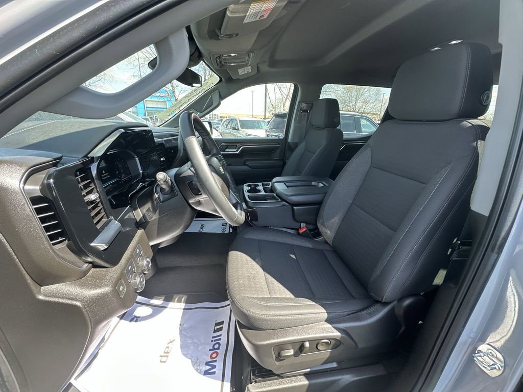 Used 2024 Chevrolet Silverado 1500 LT image 11
