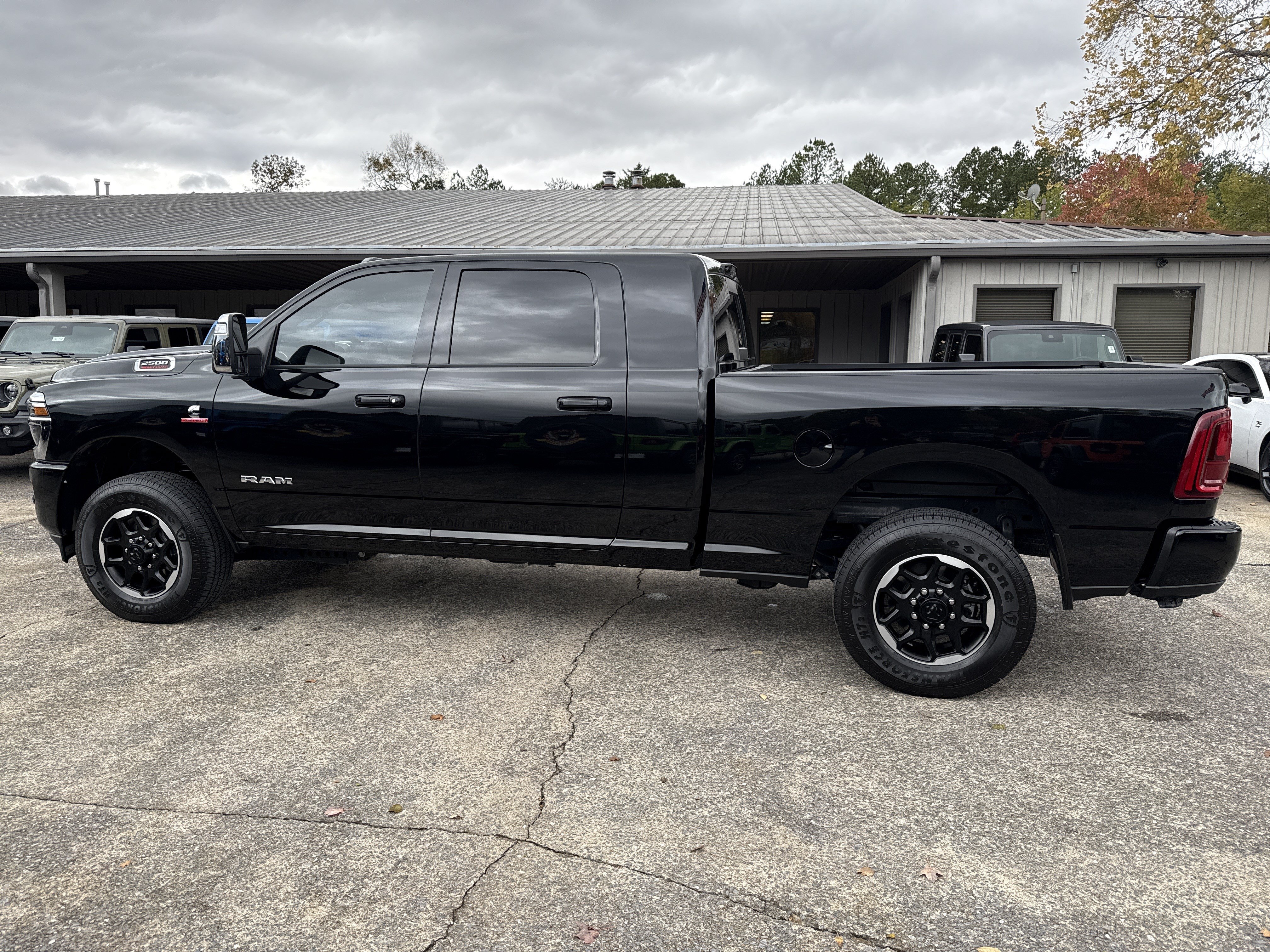New 2025 RAM 2500 Laramie w/ Towing Technology Group AWD/4WD image 4
