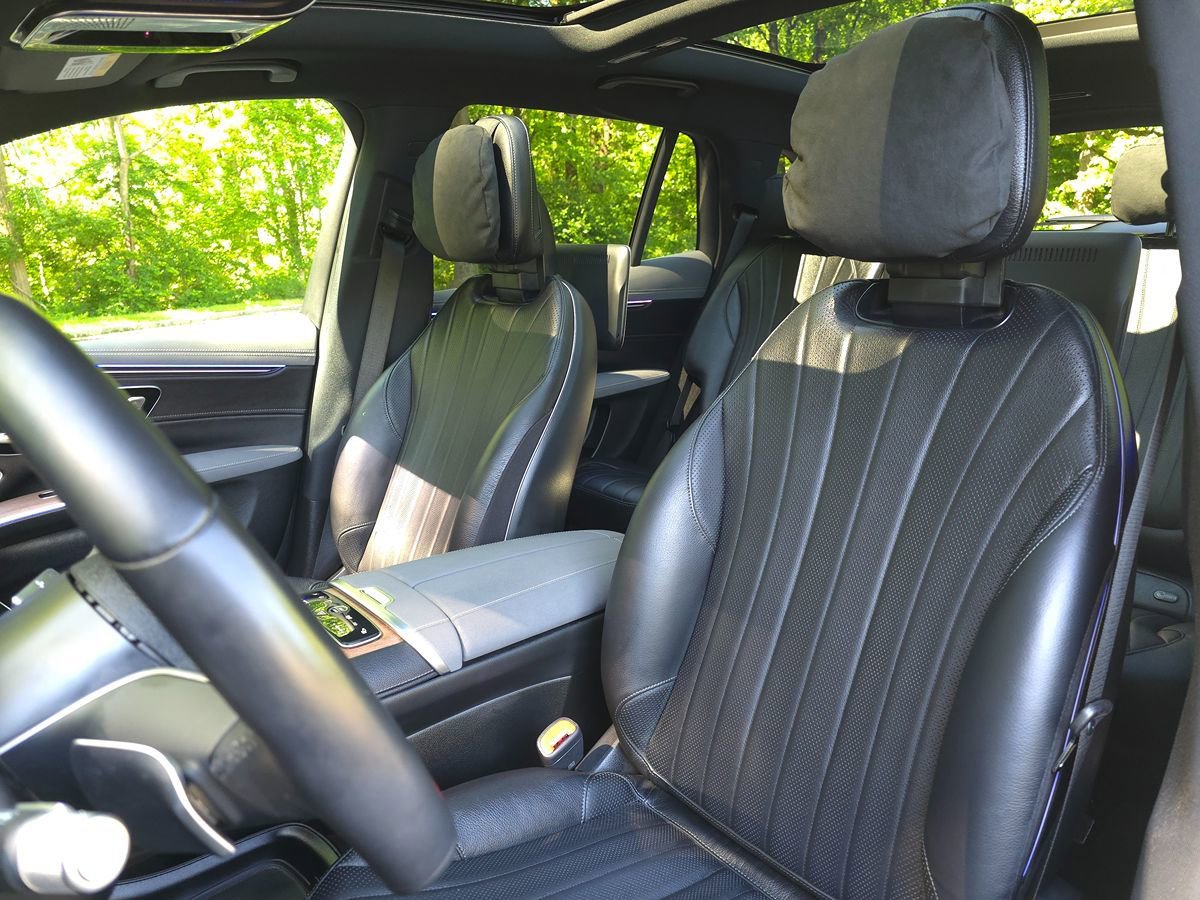 Used 2023 Mercedes-Benz EQS 580 4MATIC SUV w/ Pinnacle Trim Package image 14