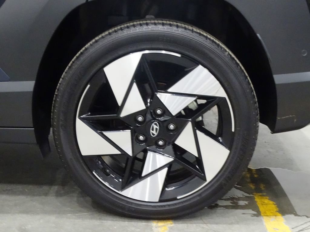 Used 2024 Hyundai Kona Limited image 41