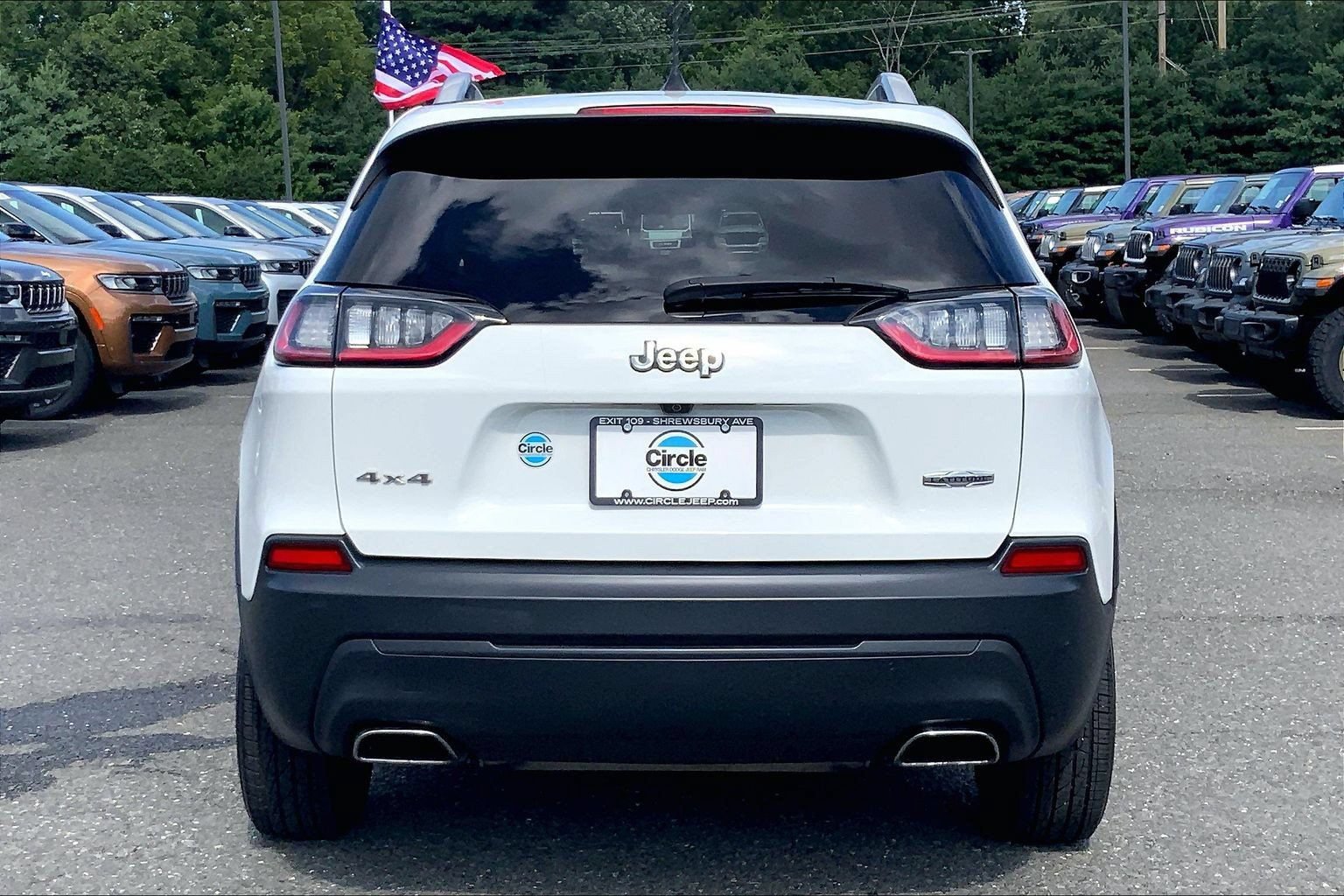 Used 2019 Jeep Cherokee Latitude Plus AWD/4WD image 4