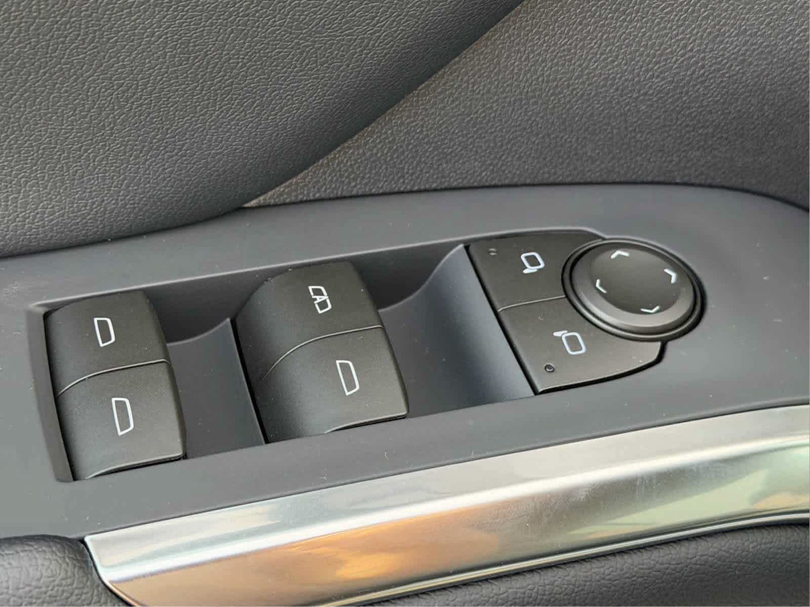 New 2027 Chevrolet Traverse LT w/ Midnight/Sport Edition FWD image 6