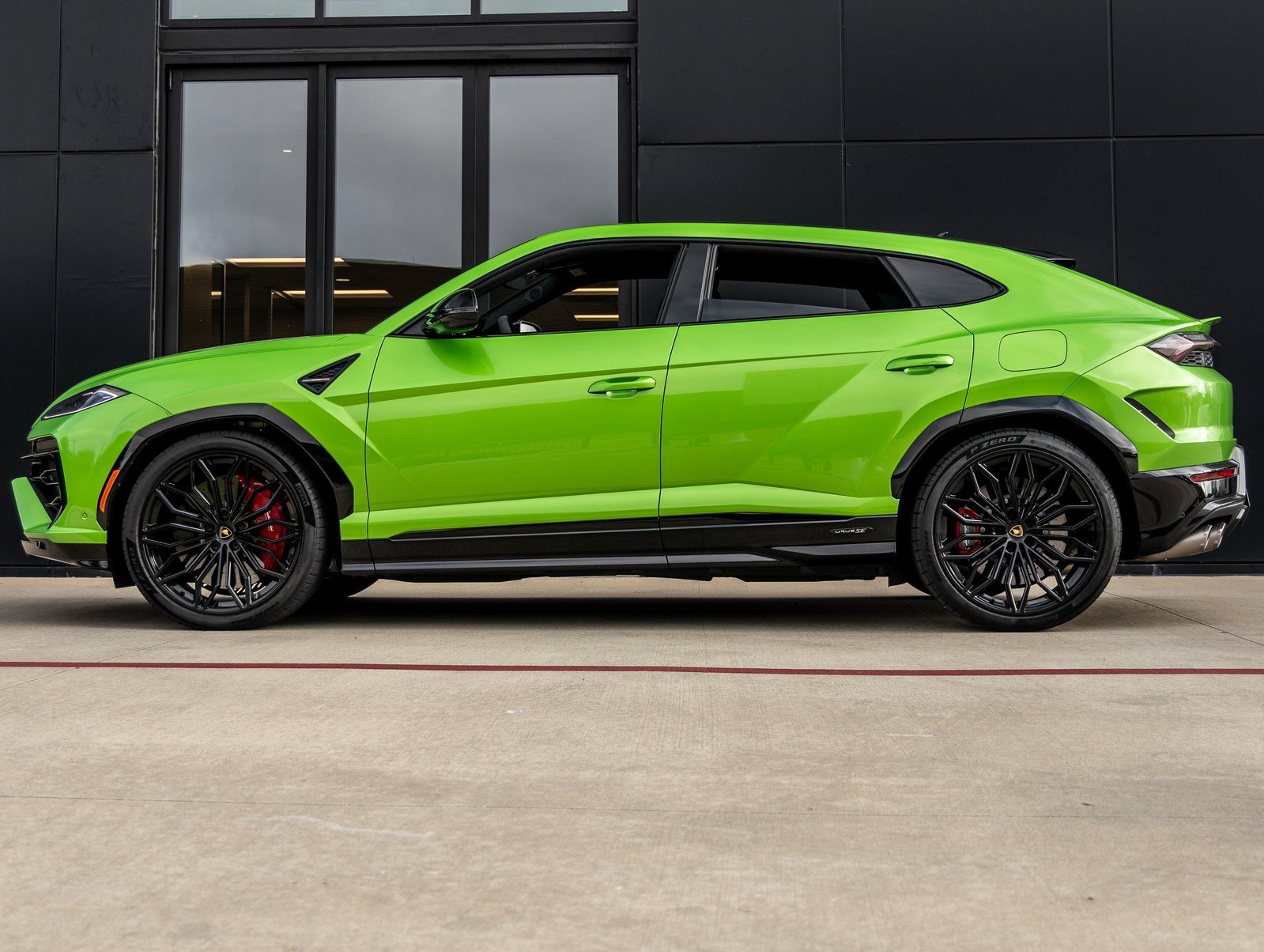 Used 2025 Lamborghini Urus SE image 9