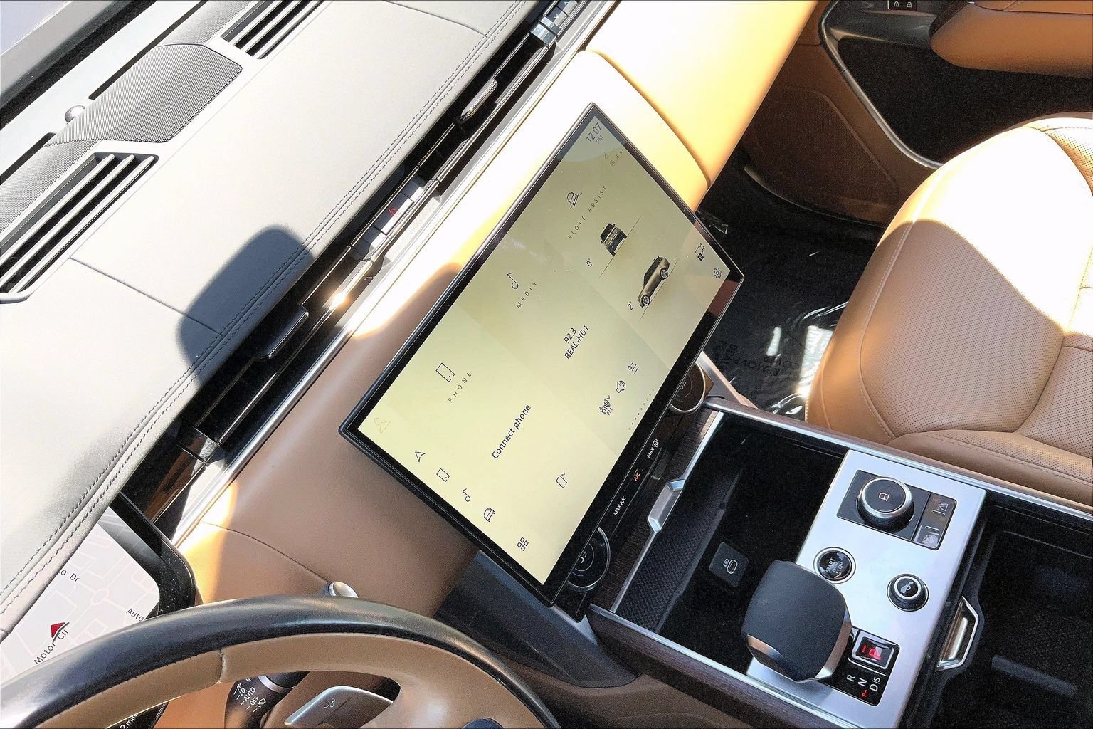 Certified 2023 Land Rover Range Rover SE AWD/4WD image 31