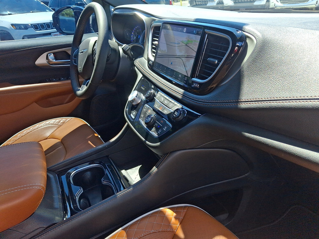 Used 2025 Chrysler Pacifica Pinnacle AWD/4WD image 16