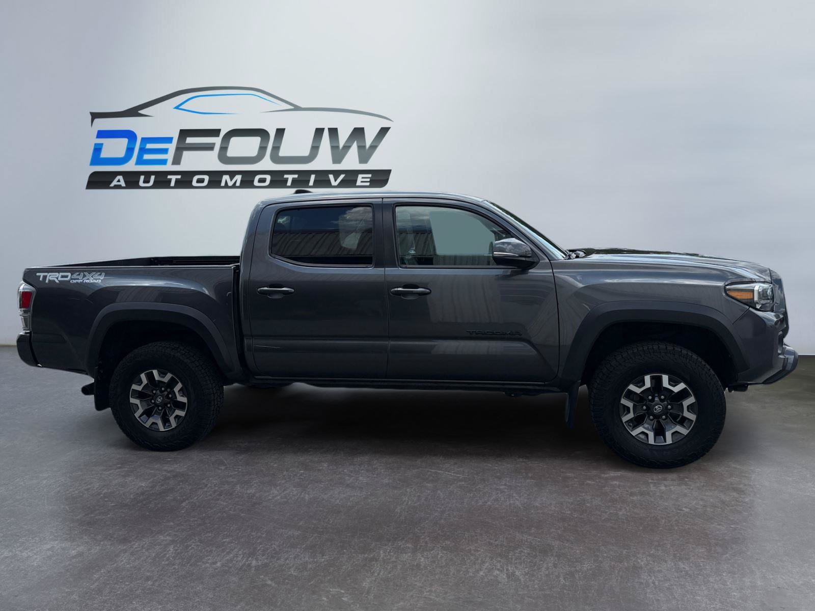 Used 2020 Toyota Tacoma TRD Off-Road w/ TRD Premium Off Road Package AWD/4WD image 2